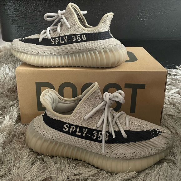 Yeezy Boost 350 V2 Slate NWT- new release 09/2022 size 6 womens/4.5 mens - Picture 4 of 6